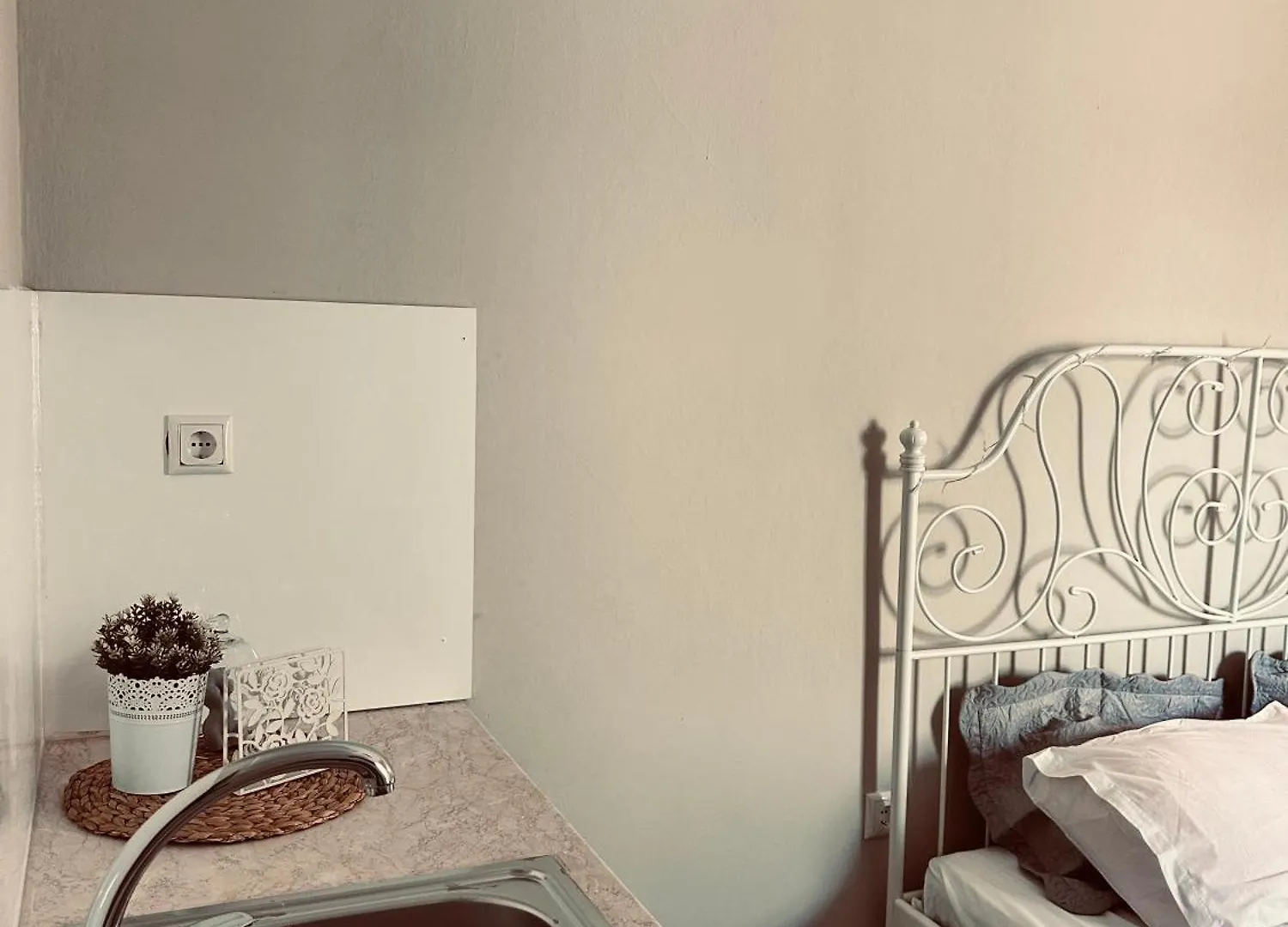 Rainbow Antigonidon Apartment Thessaloniki Greece